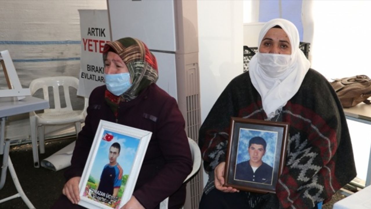 Diyarbakır annelerinin 'evlat nöbetine' iki aile daha katıldı