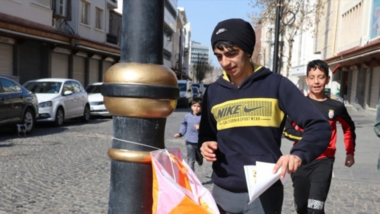 Diyarbakır'da oryantiring yarışmasına katılan sporcular tarihi mekanlarda ter döktü