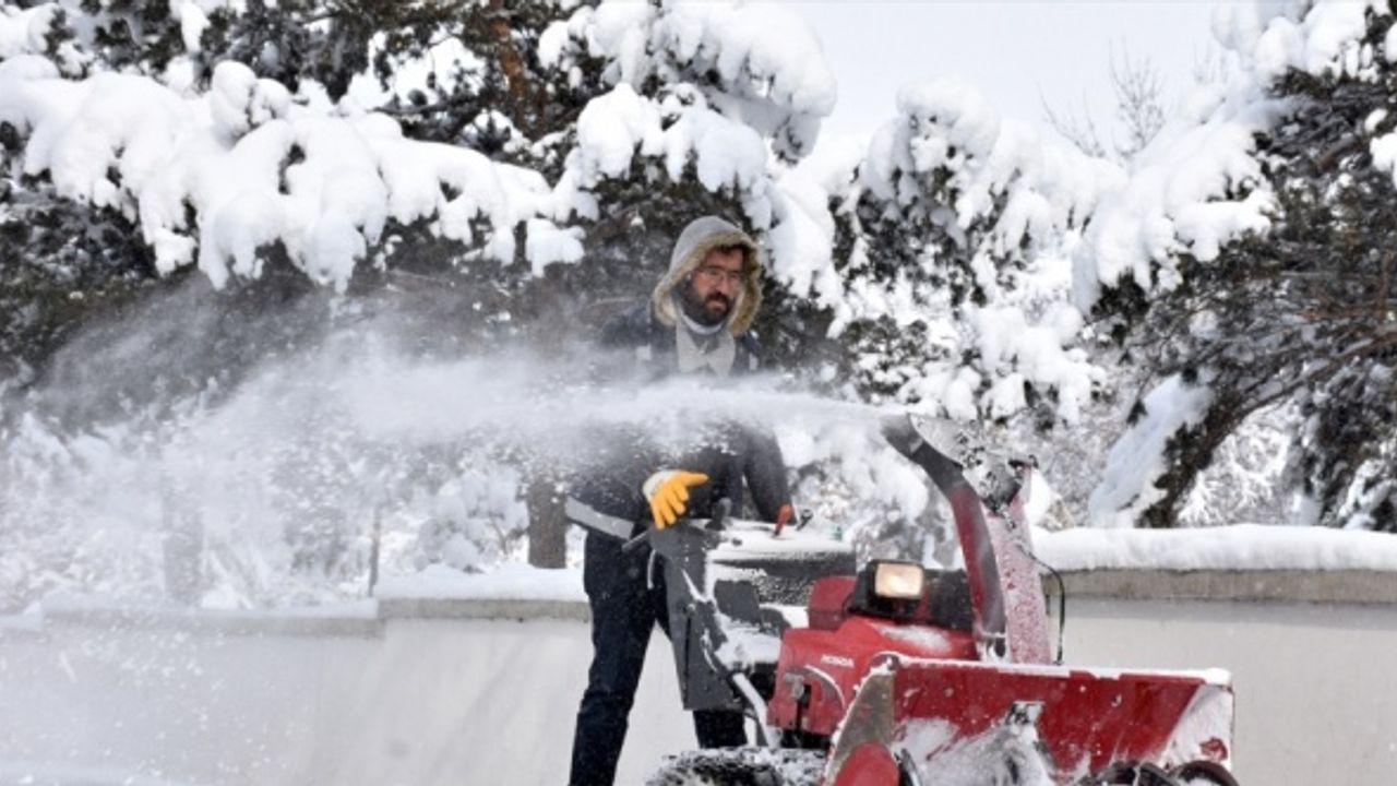 Doğu Anadolu'da kar yağışı ve soğuk hava etkili oluyor