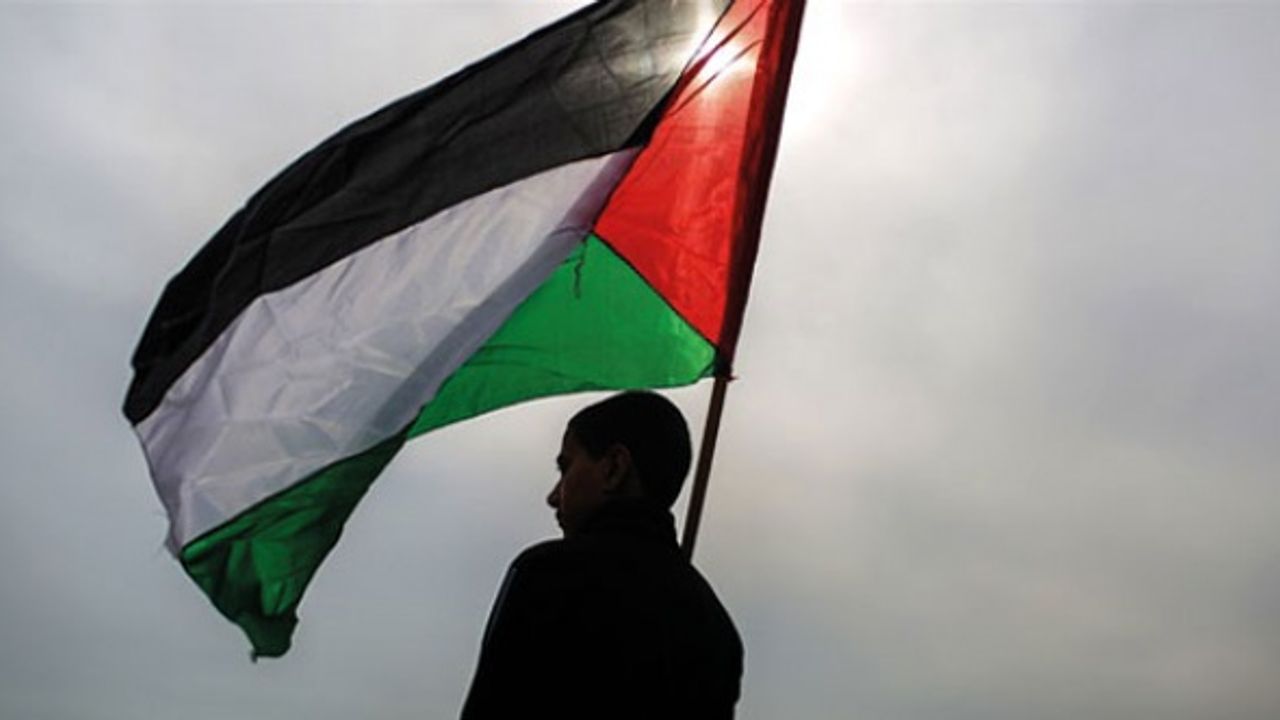 İsrail güçleri Batı Şeria'da 2'si Hamas yetkilisi 22 Filistinliyi gözaltına aldı