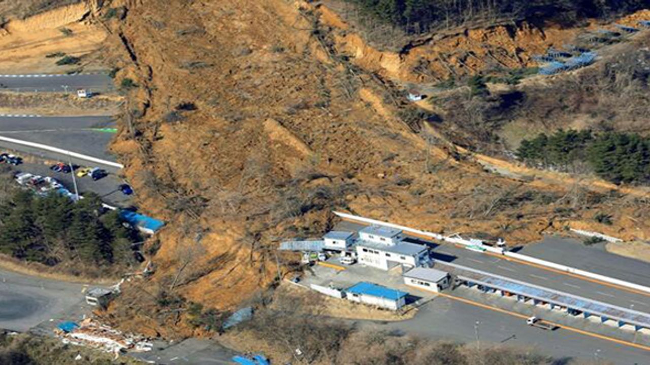 Fukuşima'daki 7,3'lük depremde 160 kişi yaralandı