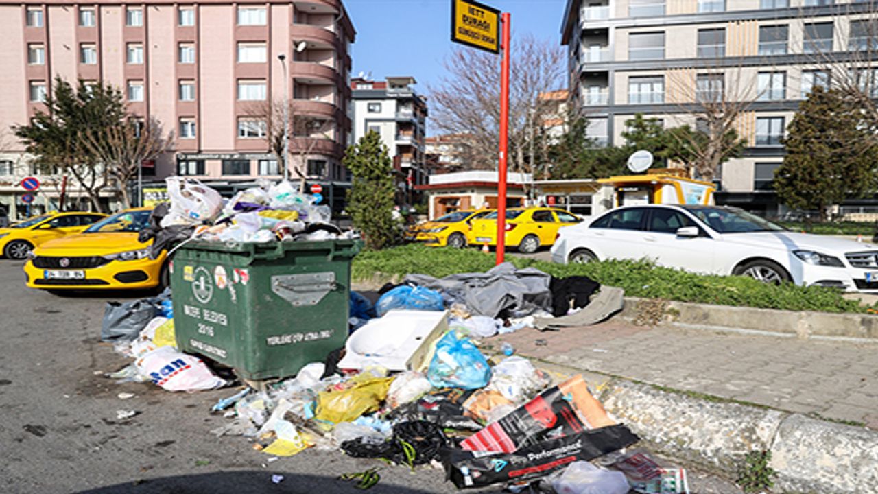 Grev nedeniyle sokaklardaki çöpler 5 gündür toplanmıyor