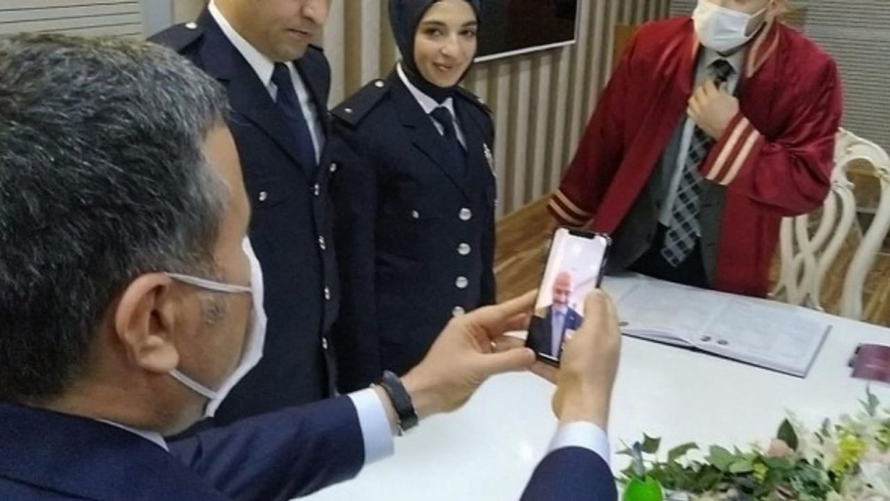 Bakan Soylu, Düzce'deki polis çiftin nikahına görüntülü bağlandı