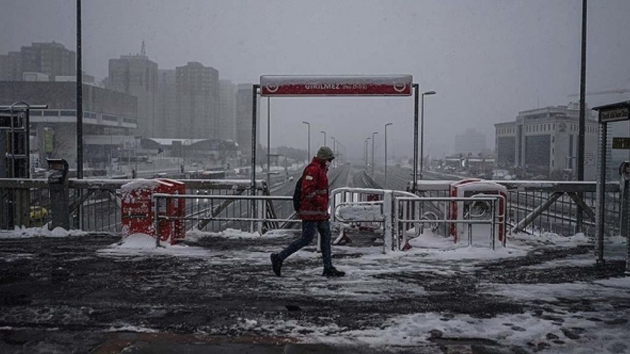 İstanbul'da kar yağışı etkisini sürdürüyor