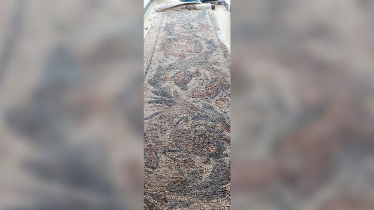 İstanbul'da tarihi eser operasyonunda mozaik yer döşemesi ele geçirildi