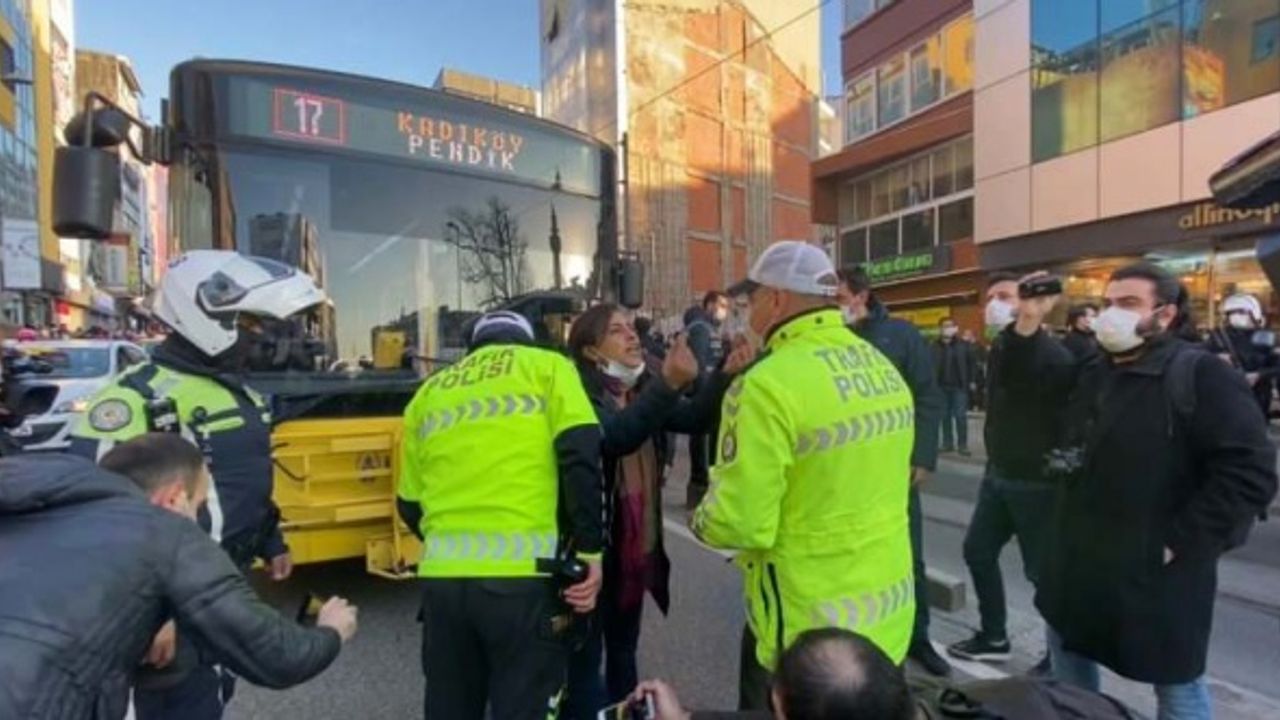 Kadıköy'de HDP milletvekilleri yol kapattı!