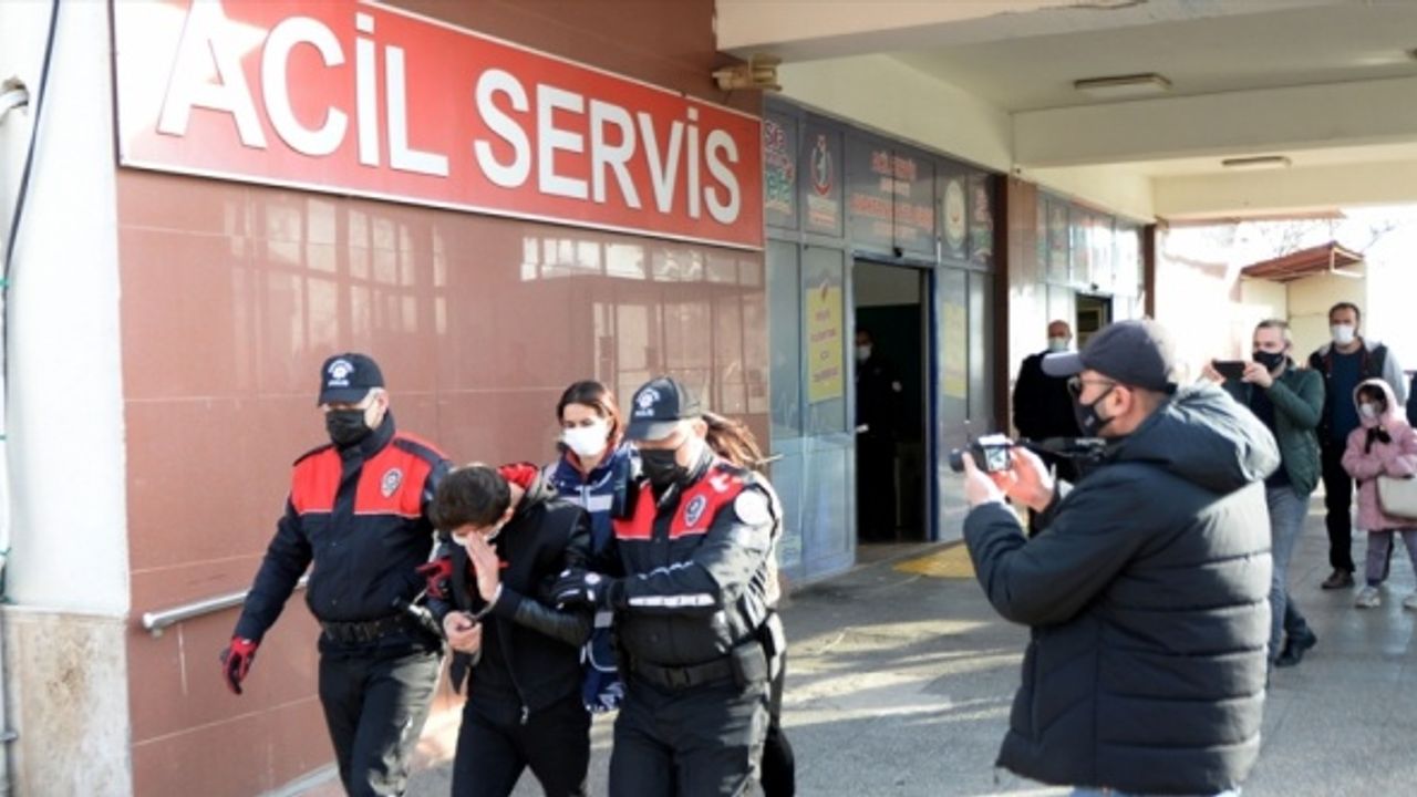 Park halindeki otomobili çaldıkları iddiasıyla yakalanan 2 kişi tutuklandı