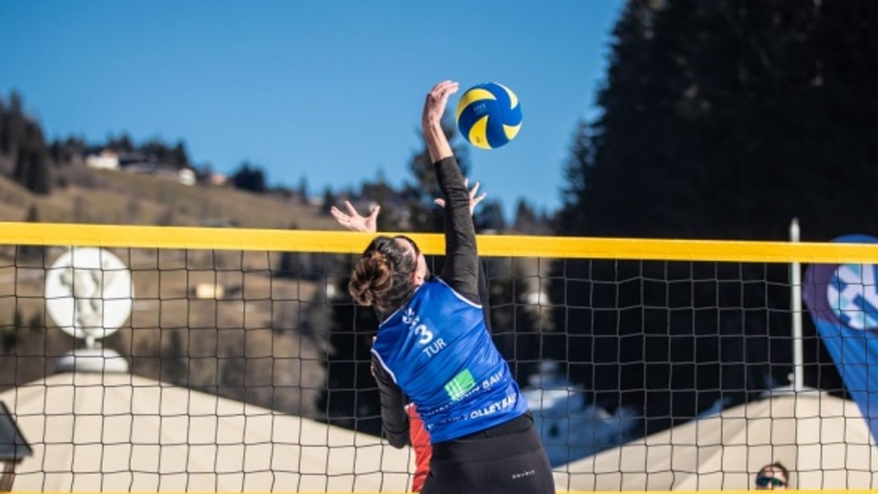 Kar Voleybolu Kadın Milli Takımı, Avrupa Turu Wagrain Etabı'nda üçüncü oldu