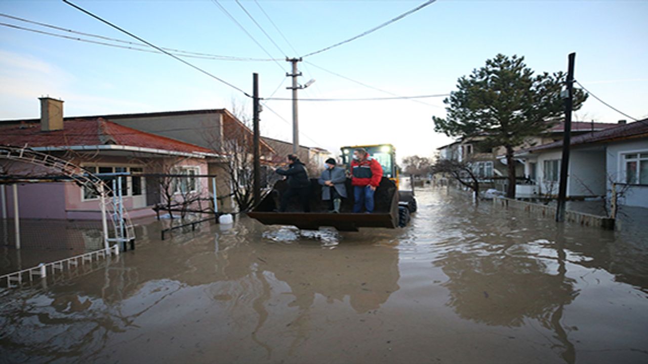 Kırklareli'nde dereler taştı, ev ve iş yerlerini su bastı