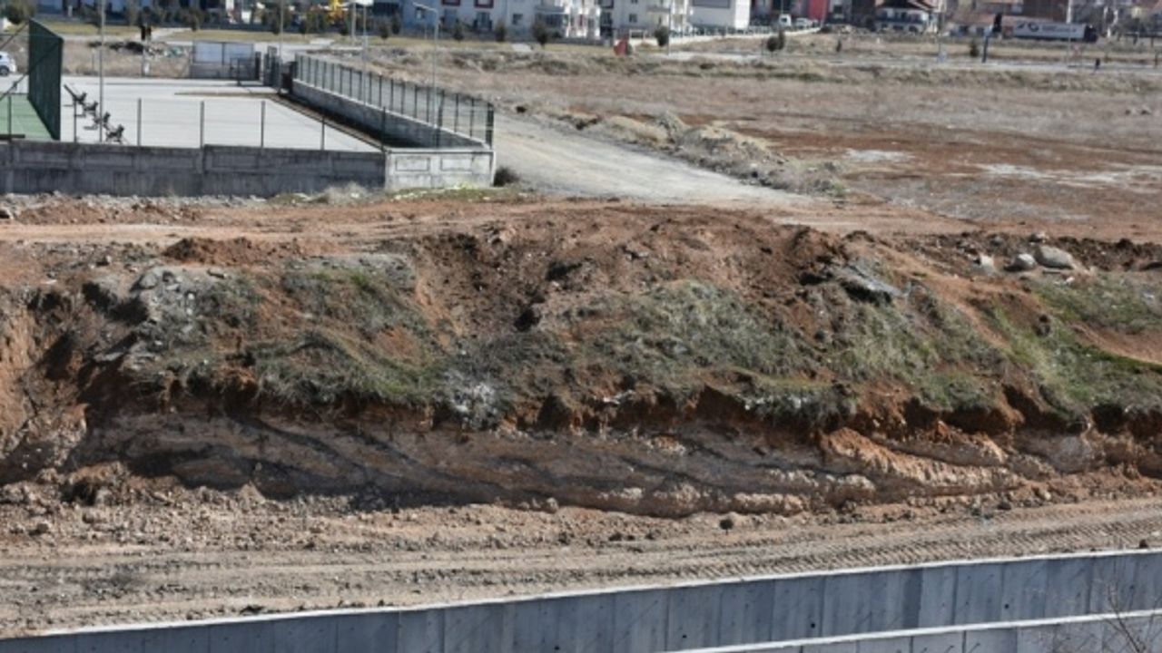 Çocukken buldukları top mermisini gömen kişilerin ihbarıyla ortaya çıkarılan mermi imha edildi