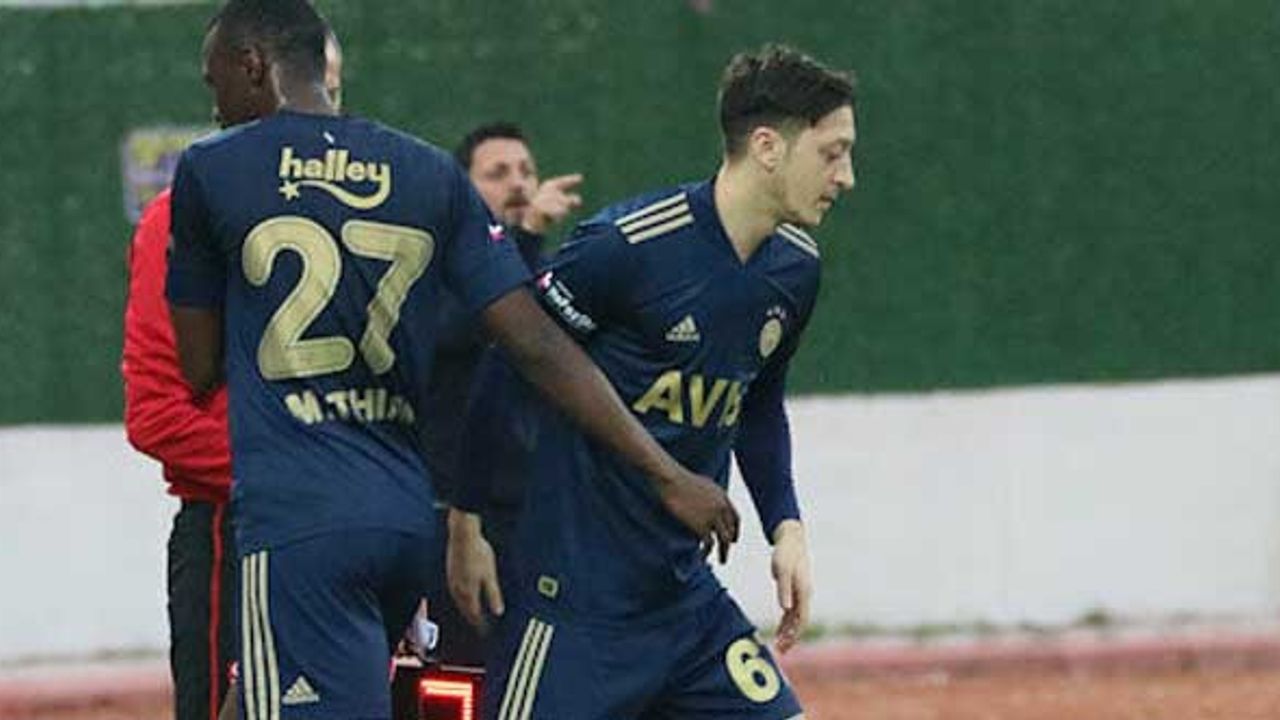 Mesut Özil ilk maçında ne yaptı?