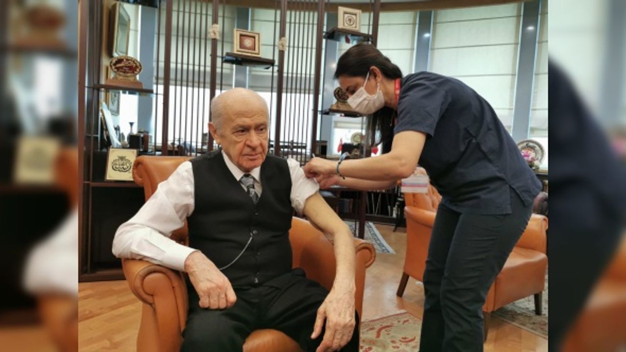 MHP Genel Başkanı Devlet Bahçeli Covid-19 aşısının ikinci dozunu yaptırdı!