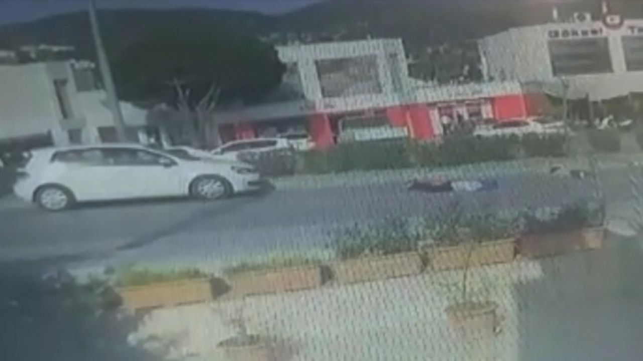 Muğla'da anne ve oğluna otomobil böyle çarptı
