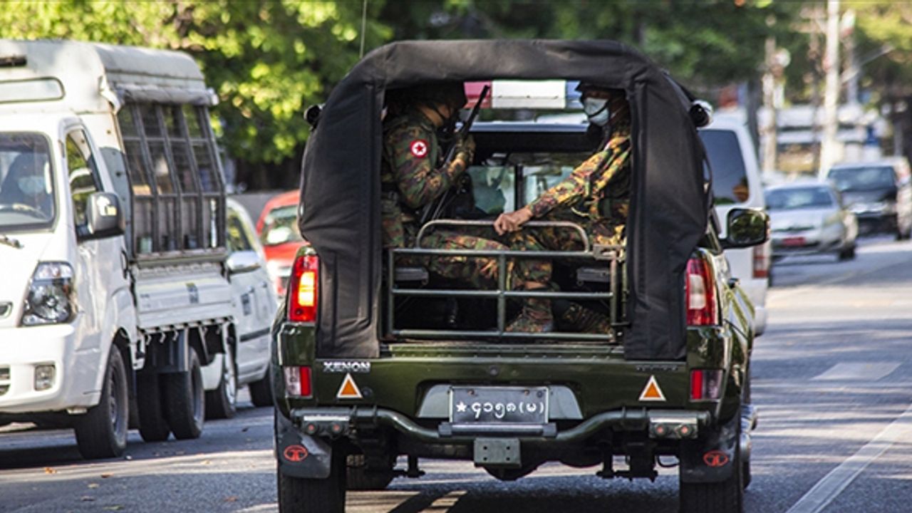 Myanmar'da bilgisayar korsanları, orduya ait sitelere saldırdı