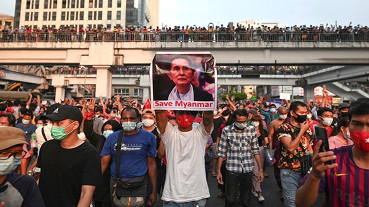 Myanmar'da darbe karşıtı protestolar 2. gününde devam etti