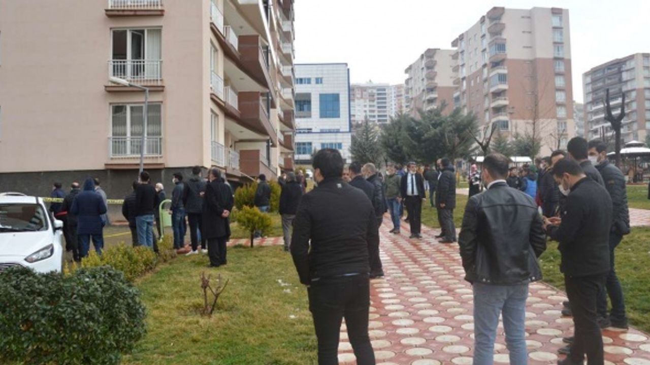Siirt’te balkondan düşen çocuk hayatını kaybetti.