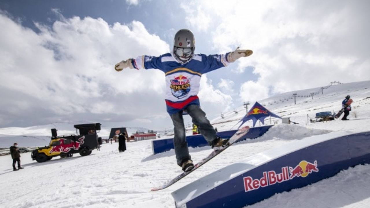 Snowboard tutkunları için Red Bull Athlete Zone Erciyes'te yapıldı