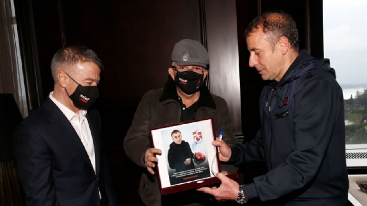 Trabzonspor'un 61 bin liradan sattığı kasketi Seyfettin Selim teslim aldı