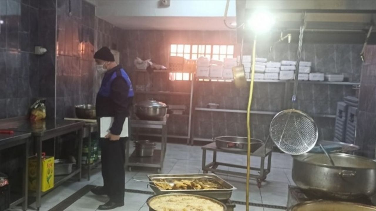 Tuzla'da tarihi geçmiş 70 kilogram tavuk eti imha edildi
