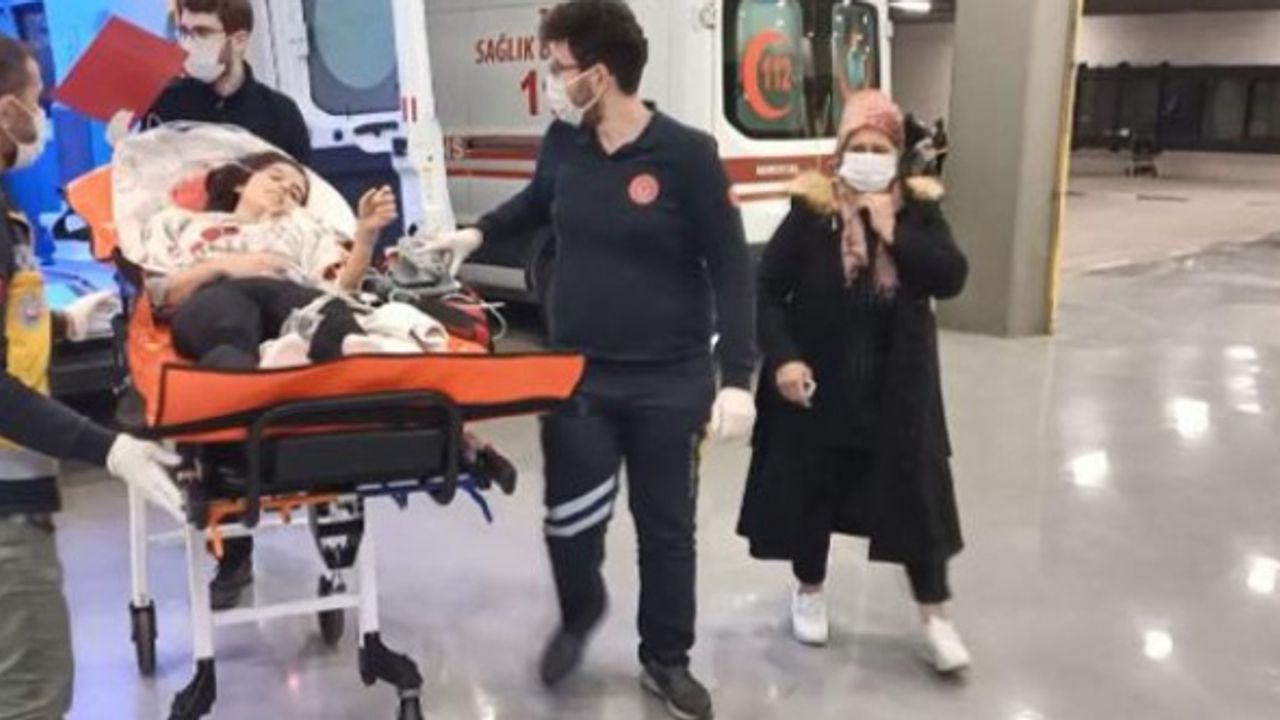 15 yaşındaki kız babasının silahıyla canlı yayın yaparken göğsünden vuruldu