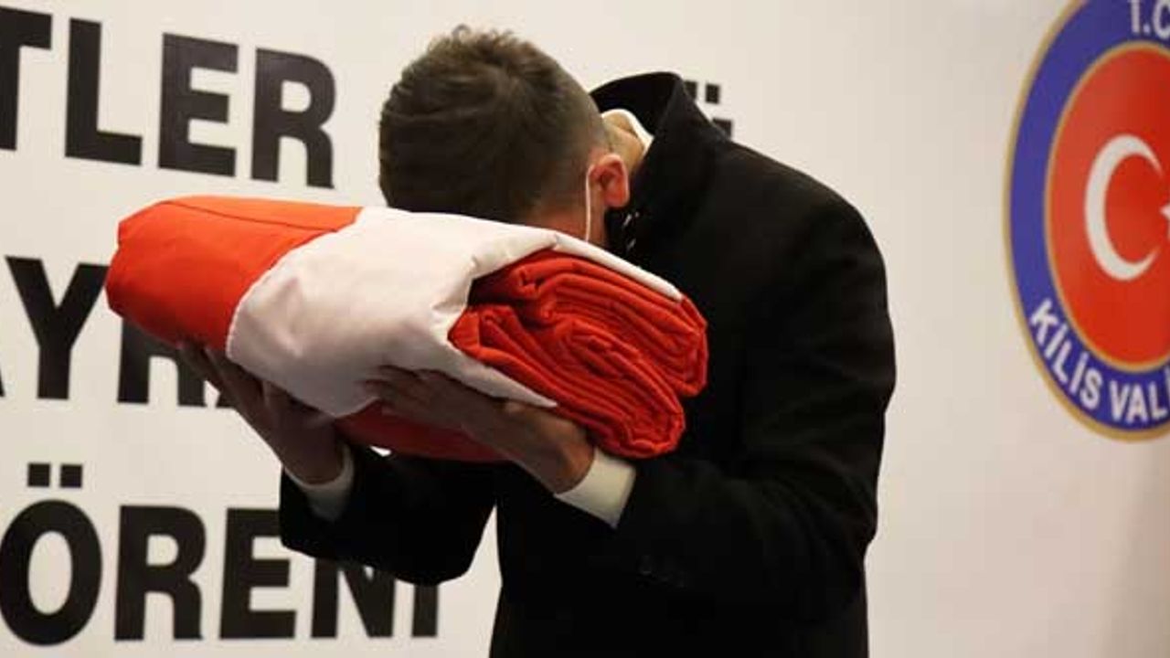 18 Mart'ta Çanakkale'de göndere çekilecek ay yıldızlı bayrak Kilis'e ulaştı