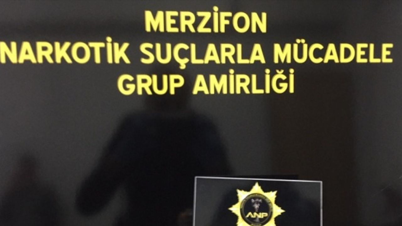 Amasya'da araçlarında uyuşturucu bulunan iki kişi gözaltına alındı