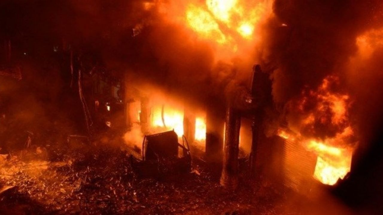 Arakanlı Müslümanlar Bangladeş'te kamp yangınını anlattı!