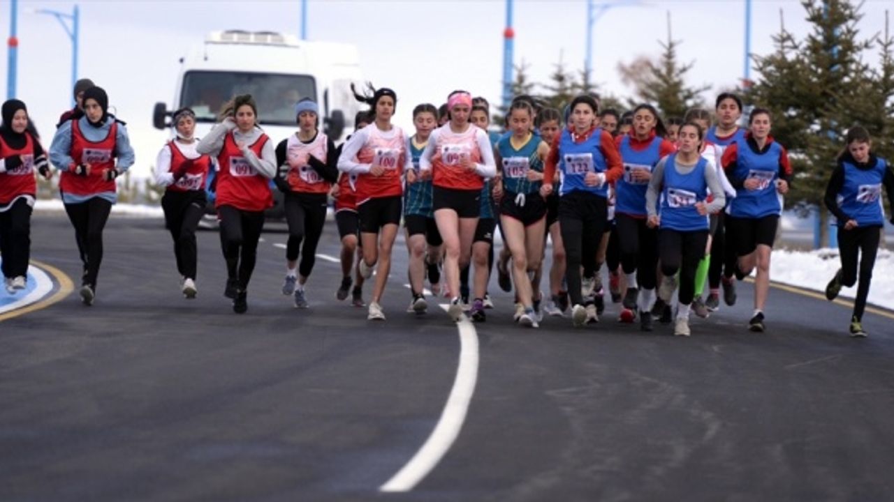 Atletizmi Geliştirme Proje 1. Grup Yarışmaları, Ardahan'da yapıldı
