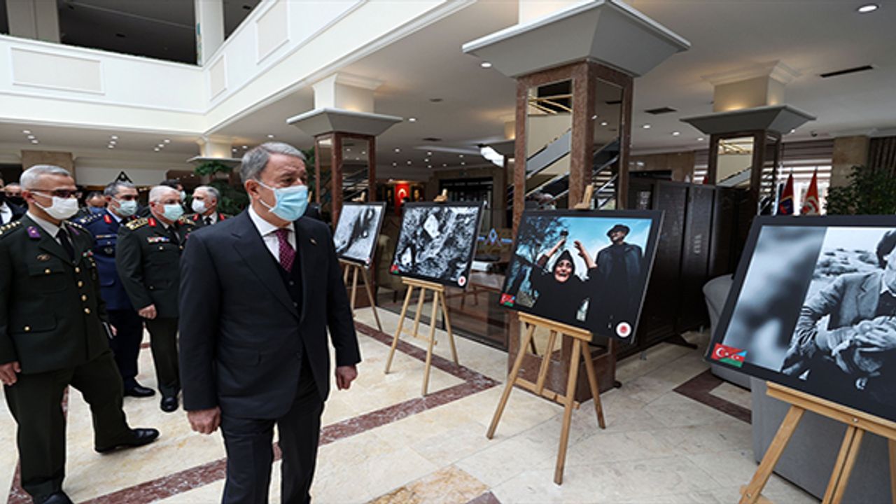 Bakan Akar, "29. Yılında Hocalı Soykırımı" fotoğraf sergisinin açılışını yaptı