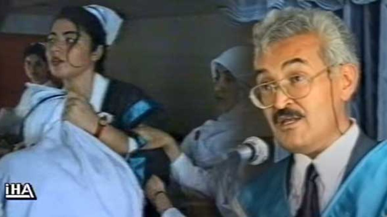 Başörtüsü yasakçısı müdür bugün hala görevde! Başörtülü öğrencileri tehdit etmişti...