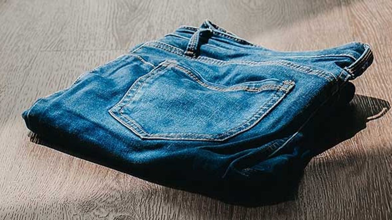 Bir kot pantolon üretmek için 10 bin litre su harcanıyor