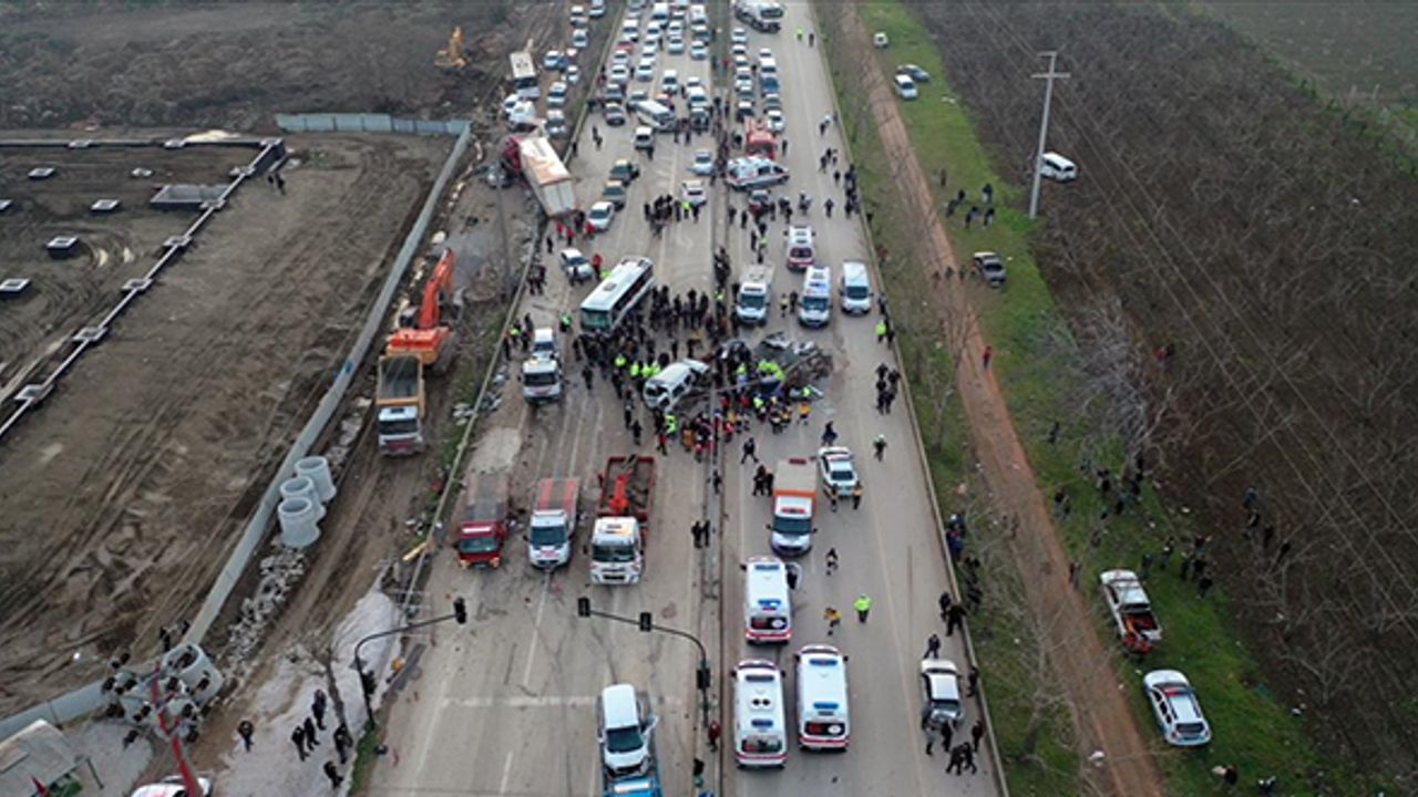 Bursa'da tırın araçları biçtiği kazada ölü sayısı 4'e yükseldi