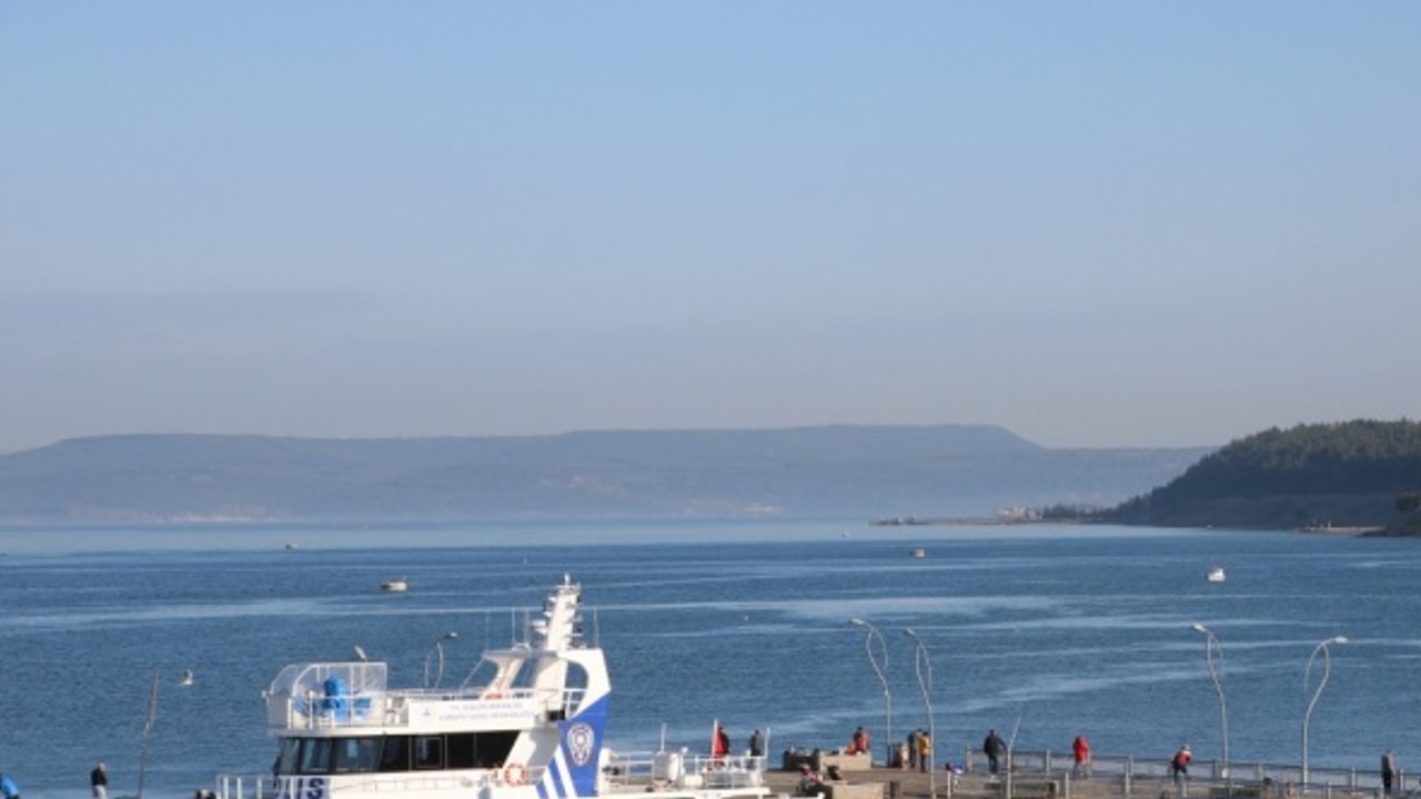 Çanakkale Boğazı yoğun sis nedeniyle çift yönlü transit gemi geçişlerine kapatıldı