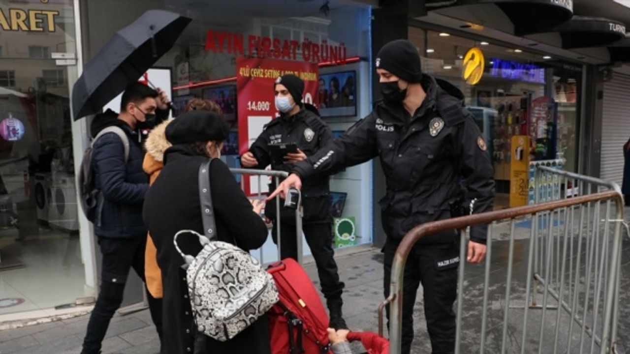Çok yüksek riskli Samsun'da koronavirüs denetimleri sürüyor