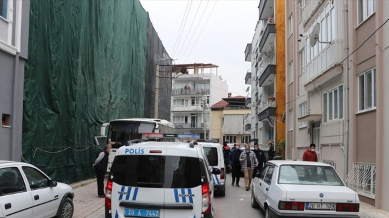 Denizli'de kız arkadaşına baktığını söyleyerek tartıştığı kişiyi bıçaklayan zanlı gözaltına alındı