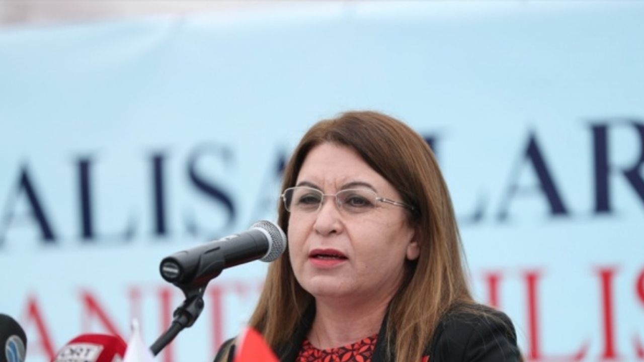 Denizli'de koronavirüs salgınında hayatını kaybeden sağlık çalışanları anısına yapılan anıt törenle açıldı
