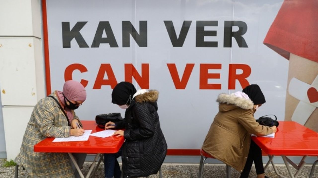 Edirne'de öğrenim gören 70 yabancı öğrenci kan bağışında bulundu