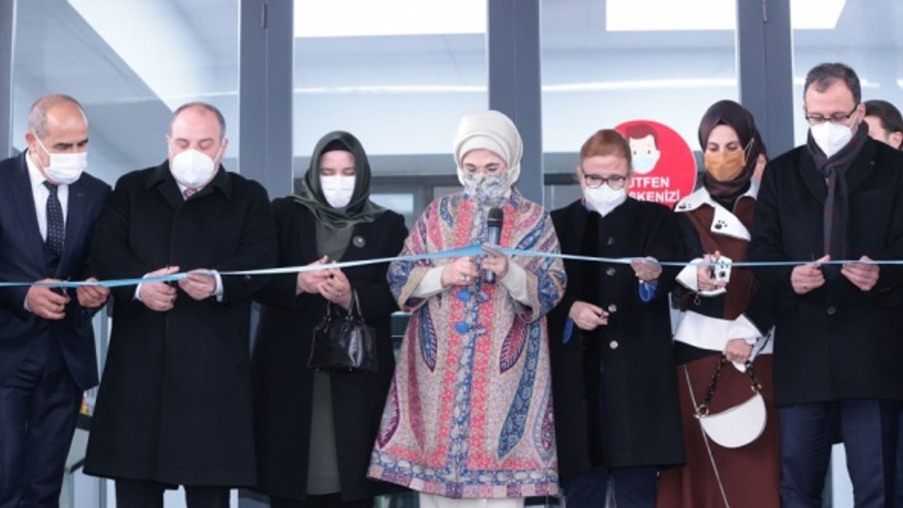 Emine Erdoğan Manisa'daki doğa dostu tekstil fabrikasını ziyaret etti!