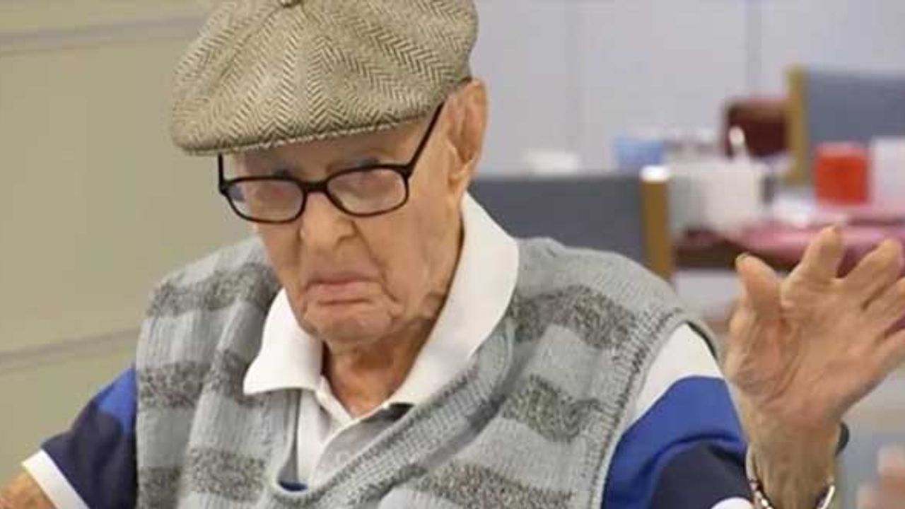 111 yaşındaki Avustralyalı uzun yaşamasını 'tavuk beyni' yemeye bağladı