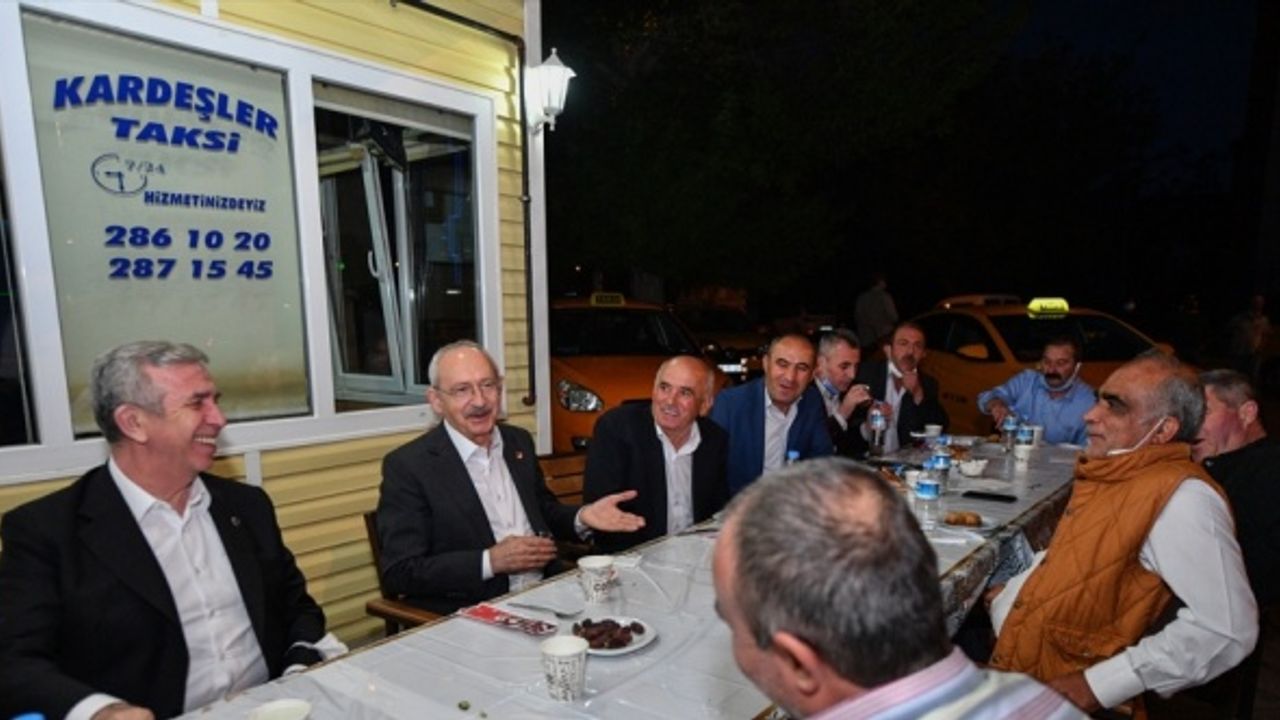 CHP Genel Başkanı Kemal Kılıçdaroğlu taksi durağı esnafı ile iftar yaptı