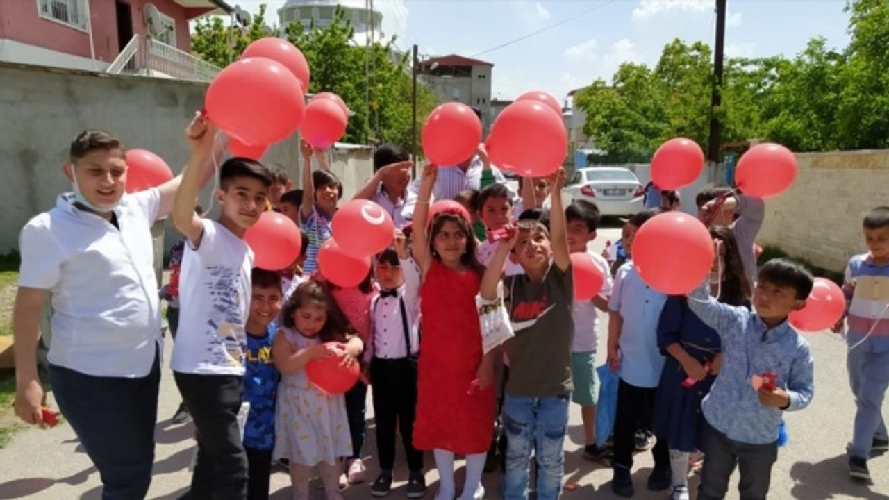 Çocuklar Gülsün Yardımlaşma ve Dayanışma Derneğinden Vanlı çocuklara bayram sürprizi