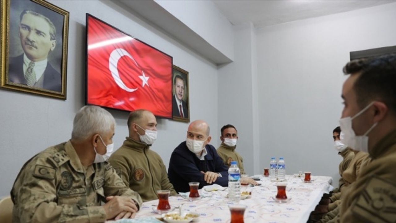 Cumhurbaşkanı Erdoğan, Düztepe Üs Bölgesi'ndeki askerlerin bayramını kutladı