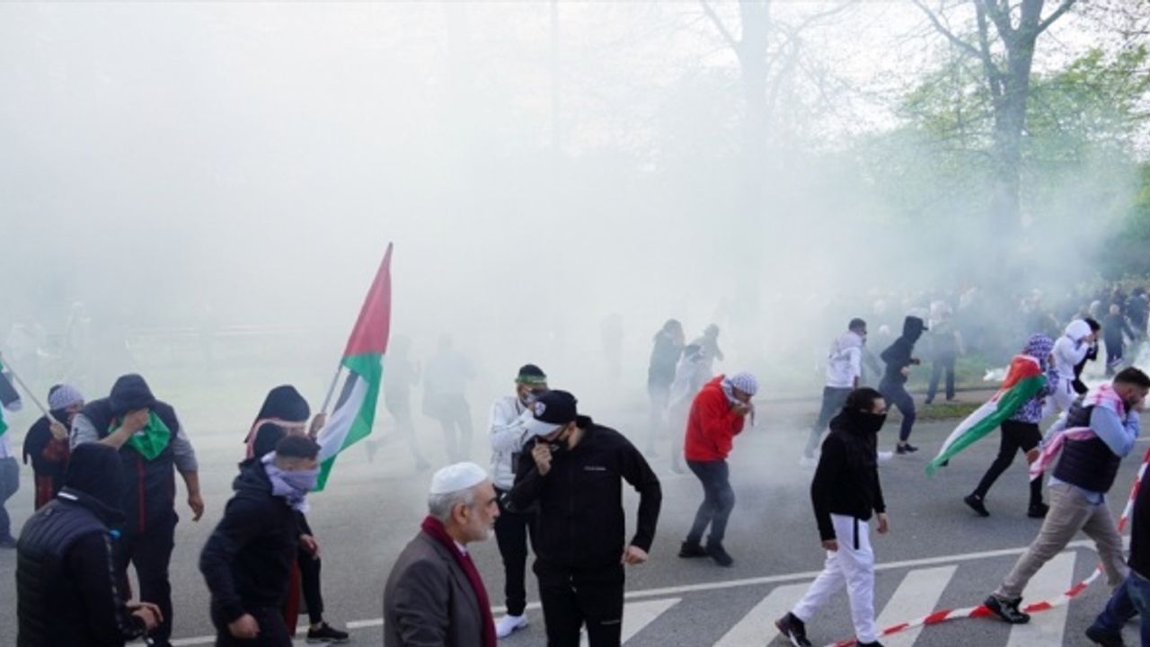 Danimarka’da polis Filistin’e destek gösterisinde göz yaşartıcı bombayla müdahale etti