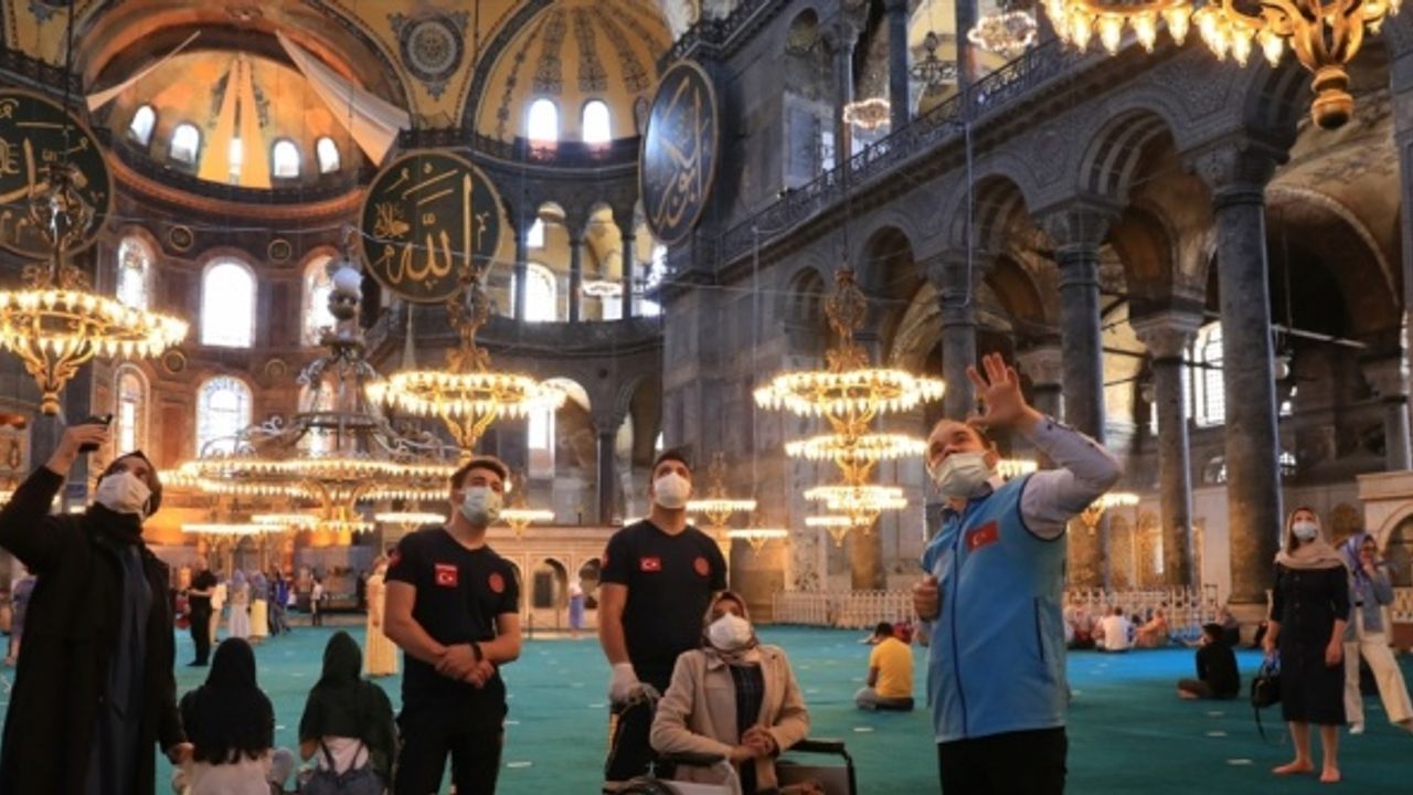 Doğuştan engelli kadının Ayasofya'yı görme hayali gerçek oldu