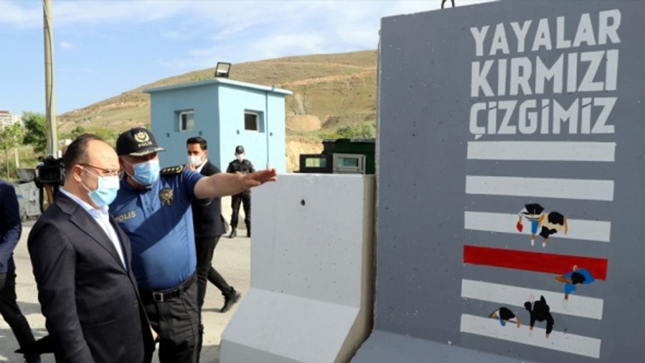 Elazığ Valisi Erkaya Yırık, güvenlik güçleri ile bayramlaştı