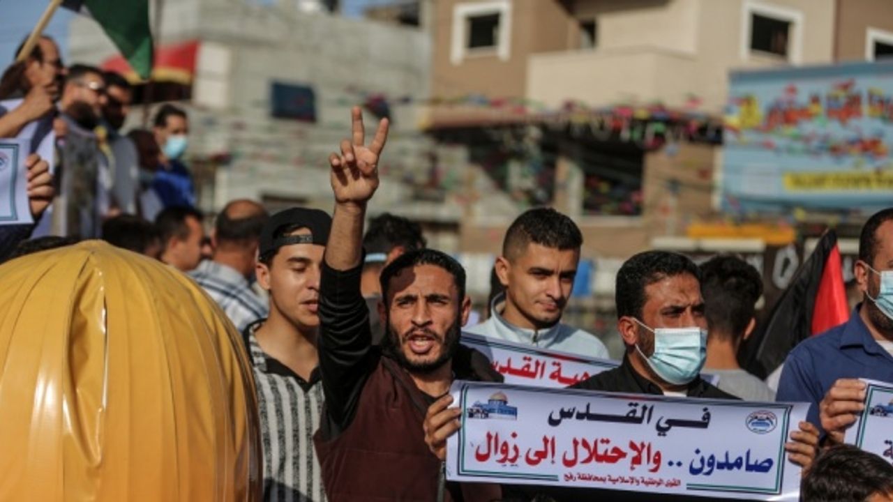 Gazze'de İsrail'in Kudüs'ün Şeyh Cerrah Mahallesi'ndeki ihlalleri Filistinlilerce protesto edildi