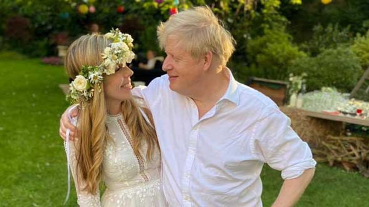 Gizlice evlenen Johnson'un fotoğrafları basına dağıtıldı