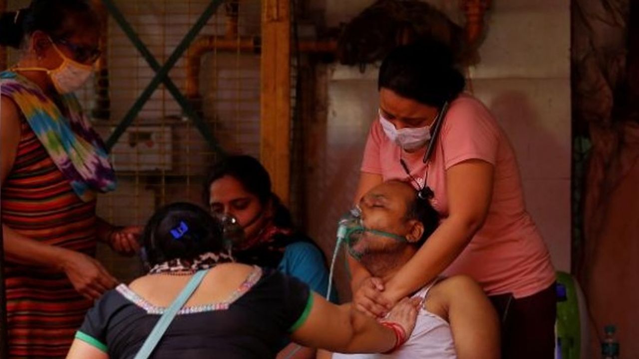 Hindistan'da günlük Kovid-19 vaka sayısı 400 bini aştı