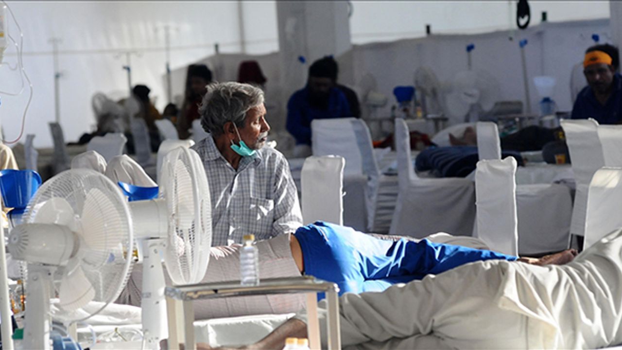 Hindistan'da Kovid-19 nedeniyle son 24 saatte 3 bin 660 kişi öldü
