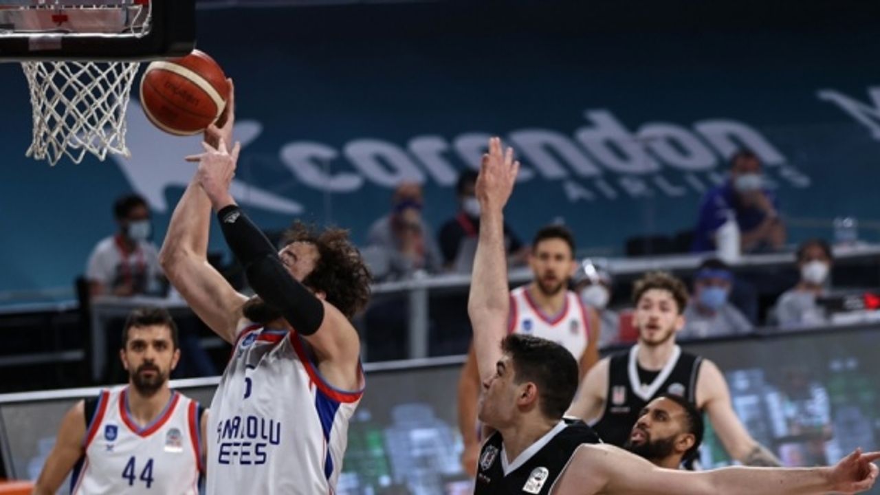Anadolu Efes Beşiktaş'a geçit vermedi! Seride 1-0 öne geçti